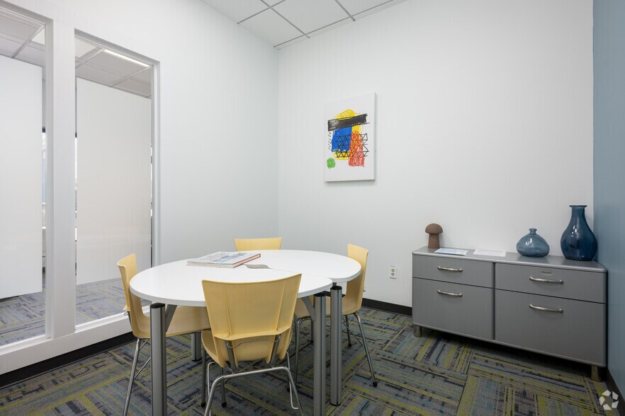 More Photos Of 516 W Friendly Ave, Greensboro Coworking Space