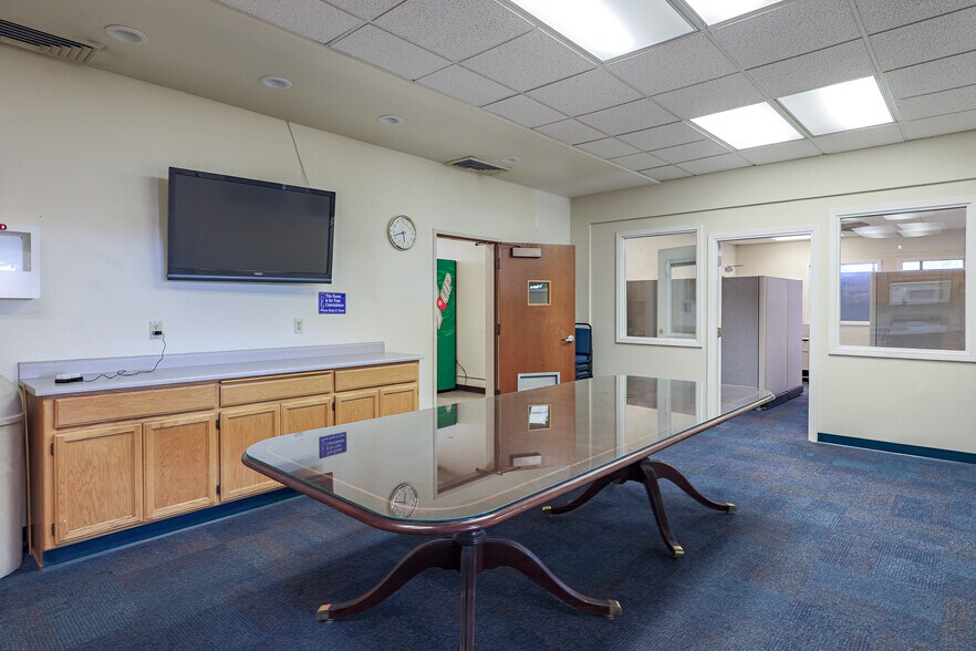 More Photos Of 971 E Broadway Ave, Atwater Office For Lease