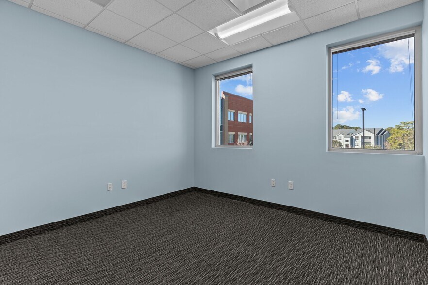 More Photos Of 6740 Rock Spring Rd, Wilmington Office For Lease