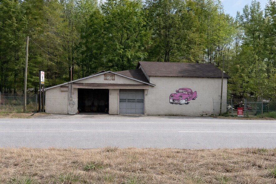 Primary Photo Of 6911 GA-72, Colbert Specialty For Sale