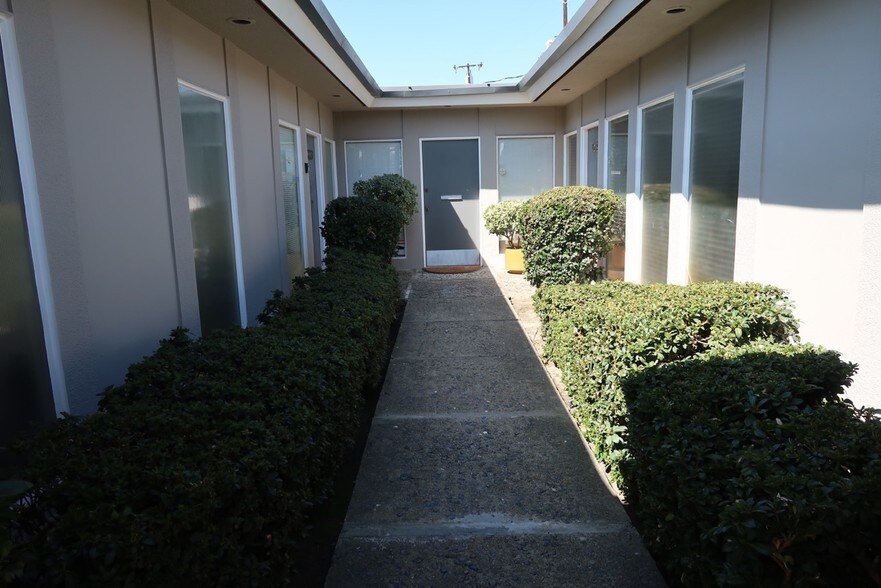 More Photos Of 1013 N Begonia Ave, Ontario Office For Lease