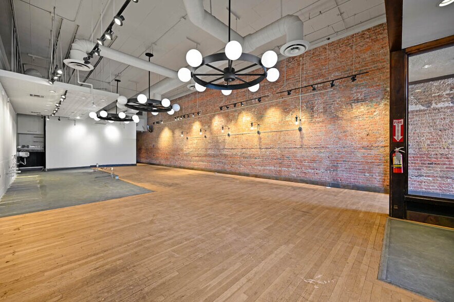 More Photos Of 106 W San Francisco St, Santa Fe General Retail For Lease