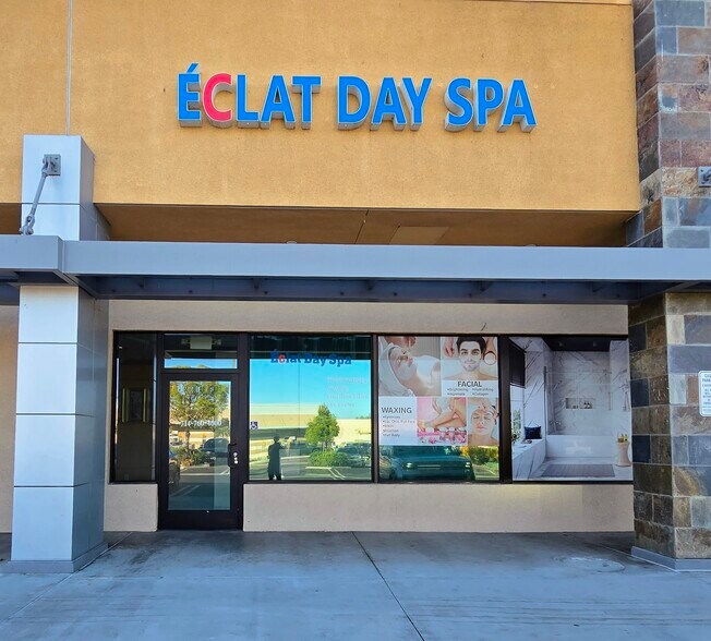 More Photos Of 3135 Harbor Blvd, Costa Mesa General Retail For Sale