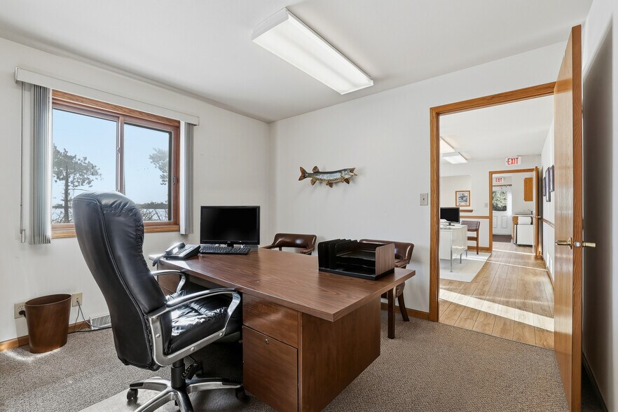 More Photos Of 5500 Prairie Dr, Plover Flex For Sale