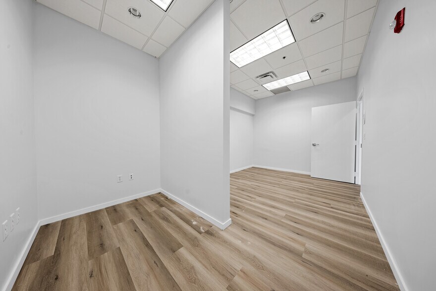 More Photos Of 882 S Kirkman Rd, Orlando Medical For Lease