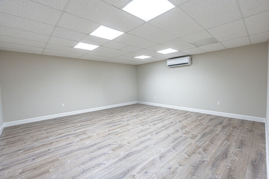 More Photos Of 150 Pondella Rd, North Fort Myers Medical For Sale