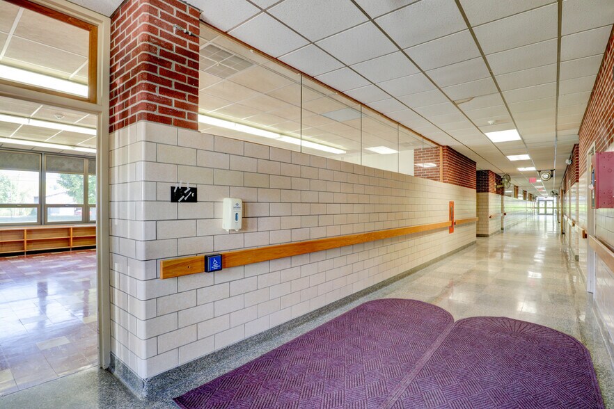 More Photos Of 4960 Hill Rd, Kennedy Schools For Lease