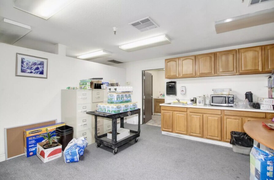 More Photos Of 8535 Morrison Creek Rd, Sacramento Showroom For Lease