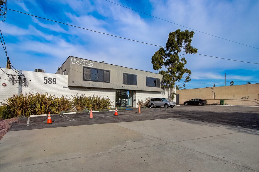 Primary Photo Of 589-595 N Venice Blvd, Venice Loft Creative Space For Lease