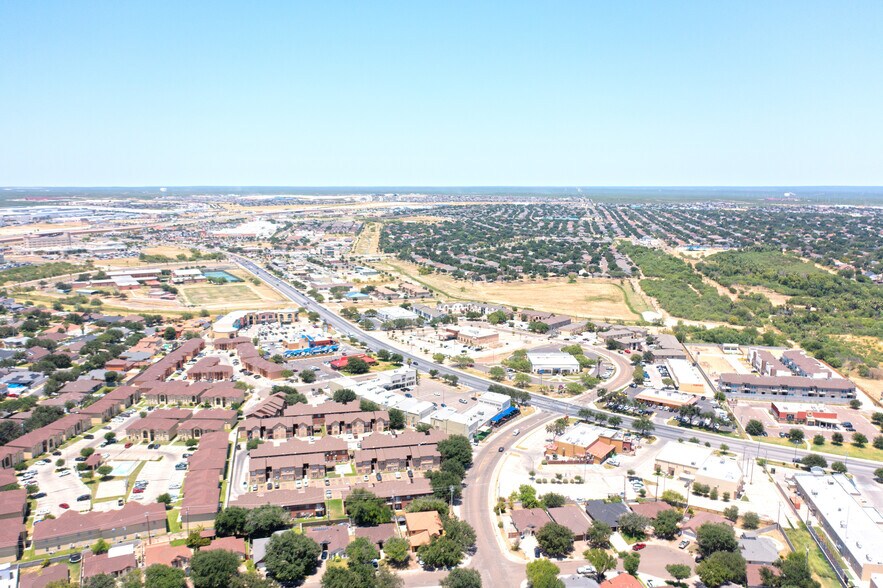 More Photos Of 9803 Sterling Loop, Laredo Storefront Retail Office For Lease