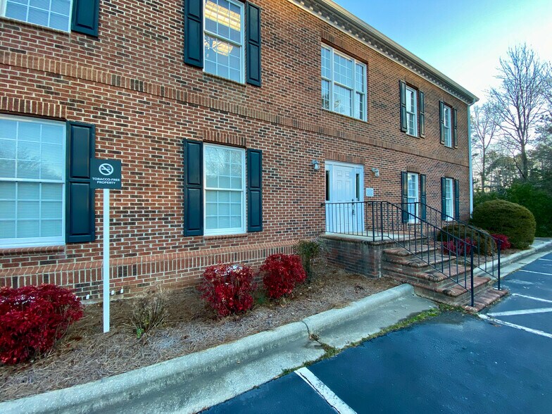 More Photos Of 1107 Statesville Blvd, Salisbury Medical For Lease