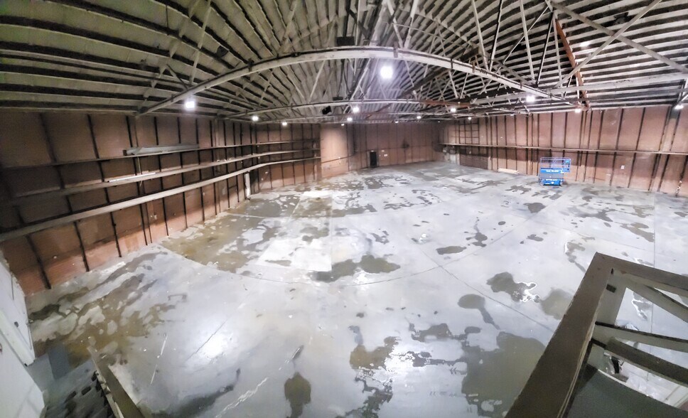 More Photos Of 1617-1619 E Adams Blvd, Los Angeles Warehouse For Lease
