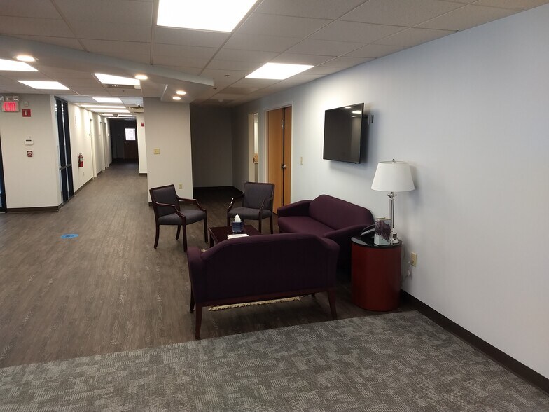 More Photos Of 5 Industrial Way, Salem Flex For Lease