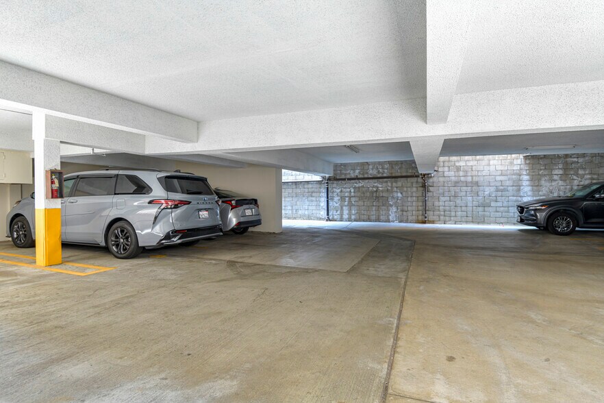 More Photos Of 320 N Belmont St, Glendale Apartments For Sale