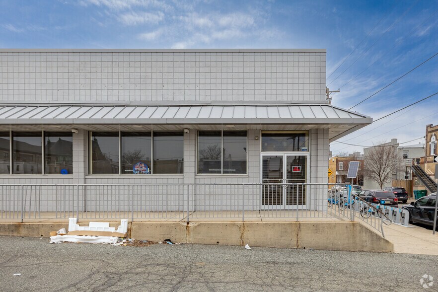 More Photos Of 3000 Reed St, Philadelphia Freestanding For Lease