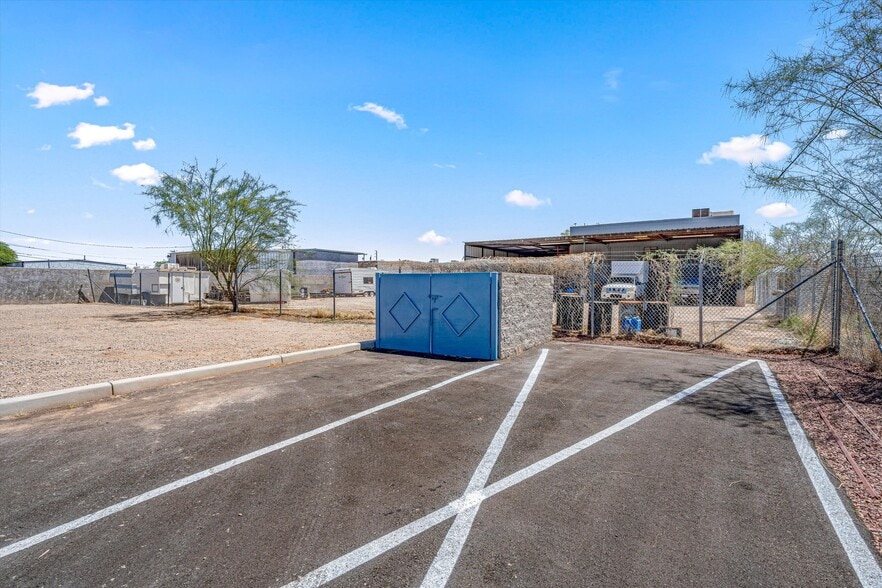 More Photos Of 3626 E 47th St, Tucson Manufacturing For Sale