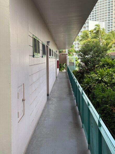 More Photos Of 2406 Kuhio Ave, Honolulu Apartments For Sale
