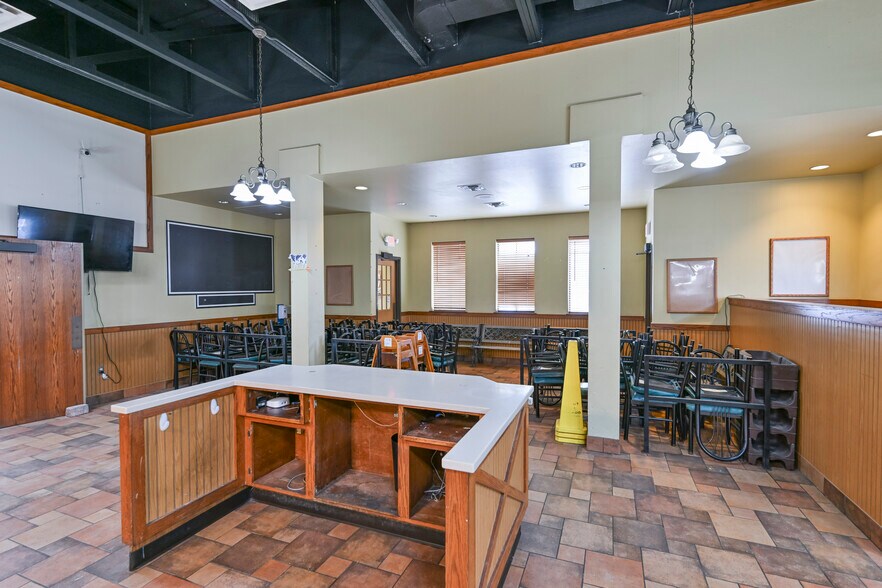 More Photos Of 2508 W 7th Ave, Corsicana Restaurant For Lease