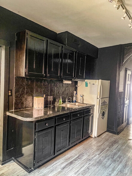 More Photos Of 1919 S 12th St, Saint Louis Storefront For Sale