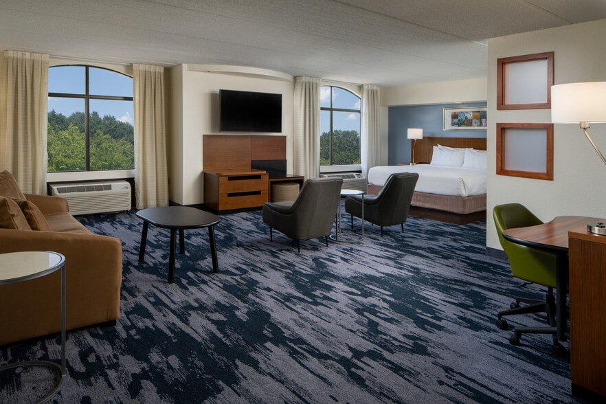 More Photos Of 2020 Sullivan Rd, Atlanta Hotel For Sale