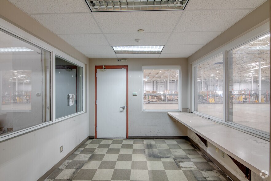 More Photos Of 521 McCormick Dr, Glen Burnie Industrial For Sale