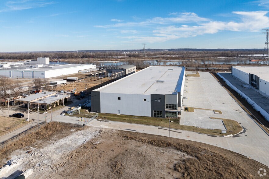 More Photos Of 8500 Reilly Ave, Saint Louis Warehouse For Lease