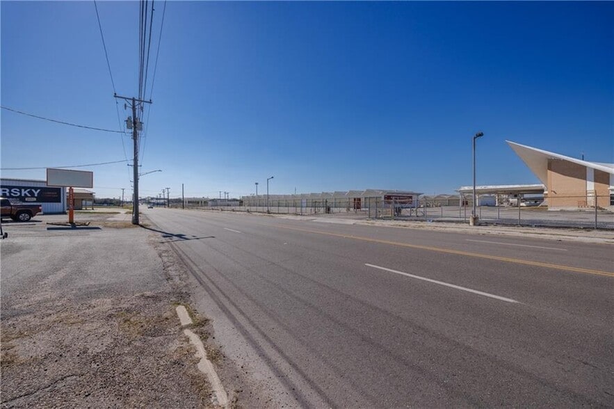 More Photos Of 610 N Port Ave, Corpus Christi Auto Dealership For Sale