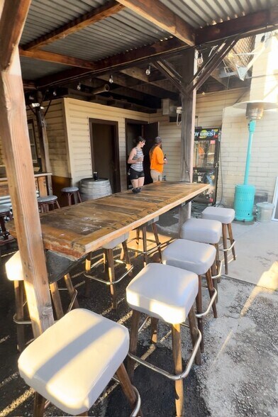 More Photos Of 612 B St, Marysville Bar For Sale