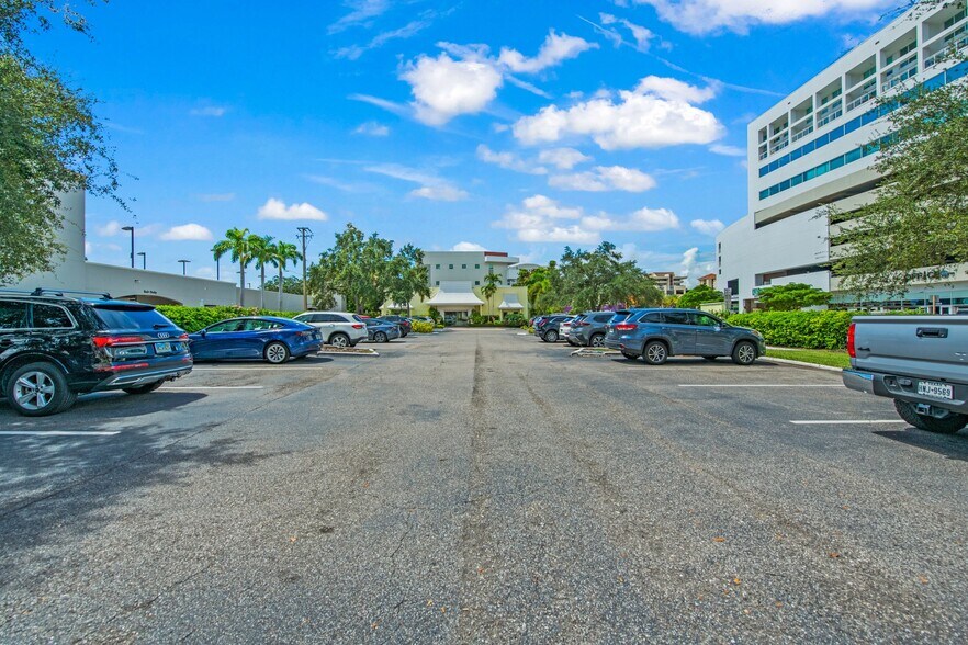 More Photos Of 100 S Washington Blvd, Sarasota Office For Sale