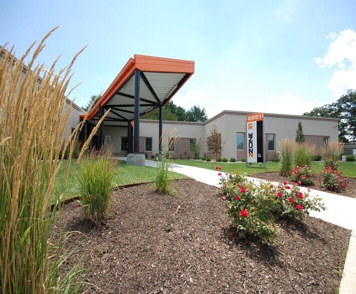 More Photos Of 5251 S East St, Indianapolis Office For Lease