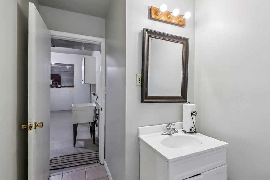 More Photos Of W9231 Bobolink Rd, Reeseville Warehouse For Sale