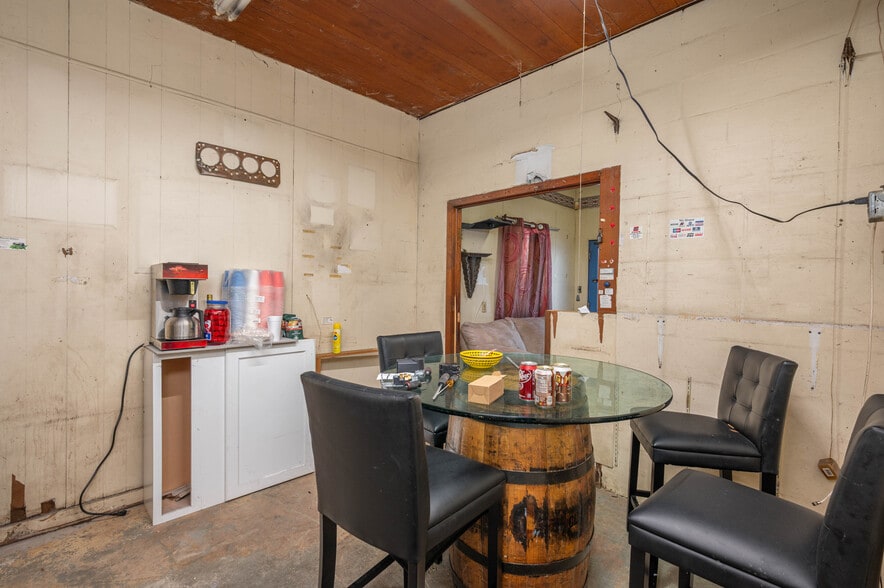 More Photos Of 322 S Scenic Hwy, Lake Wales General Retail For Sale
