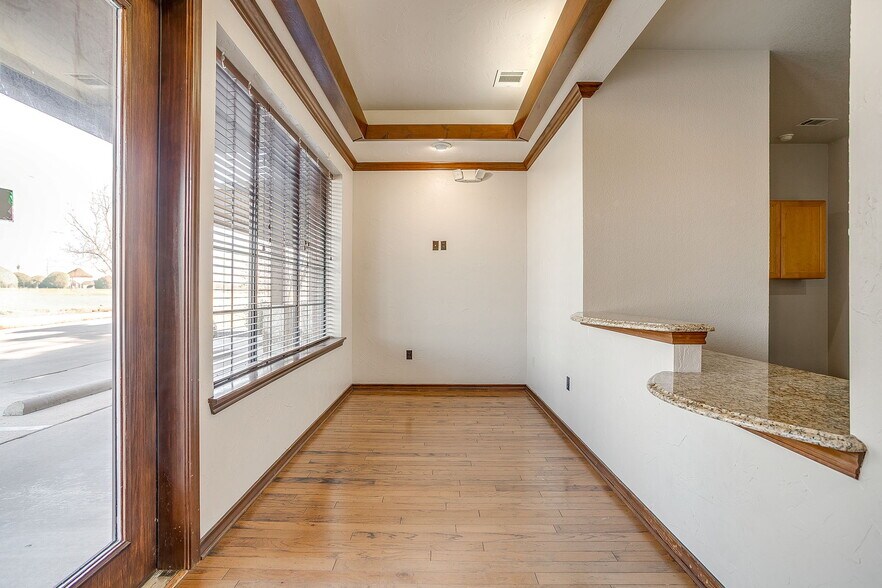 More Photos Of 1318-1324 NW John Jones Dr, Burleson Office For Lease