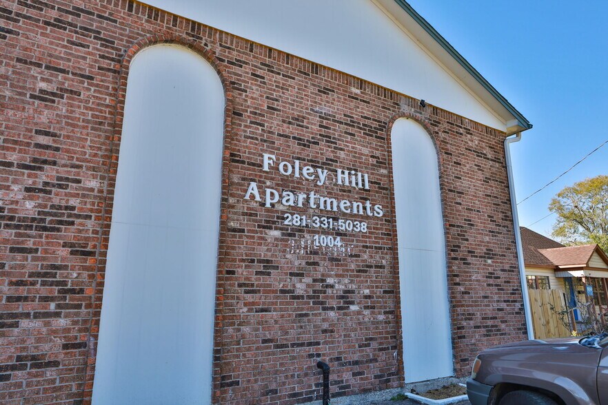 More Photos Of 1004 S Hill St, Alvin Apartments For Sale