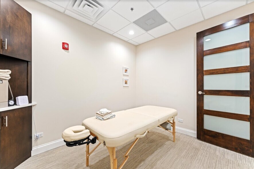 More Photos Of 230 E Ogden Ave, Hinsdale Medical For Lease