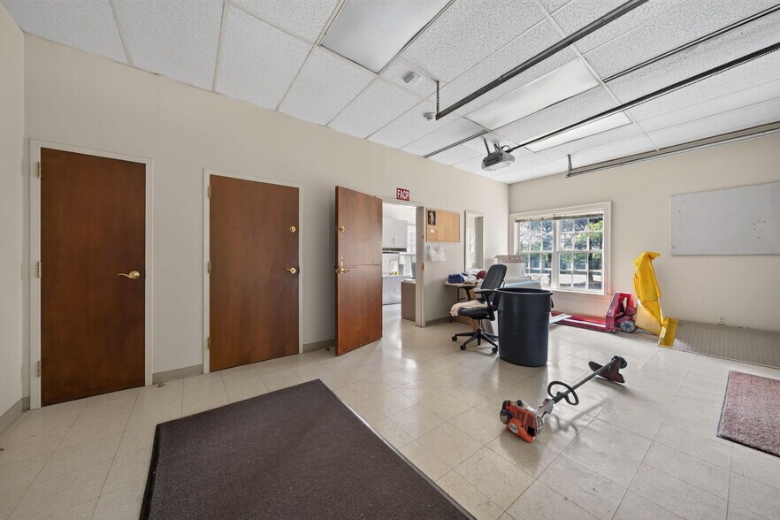 More Photos Of 1461 Highway EE, Winfield Specialty For Sale