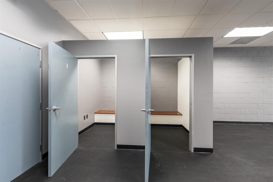 More Photos Of 1518-1520 W Magnolia Blvd, Burbank Storefront Retail Office For Sale