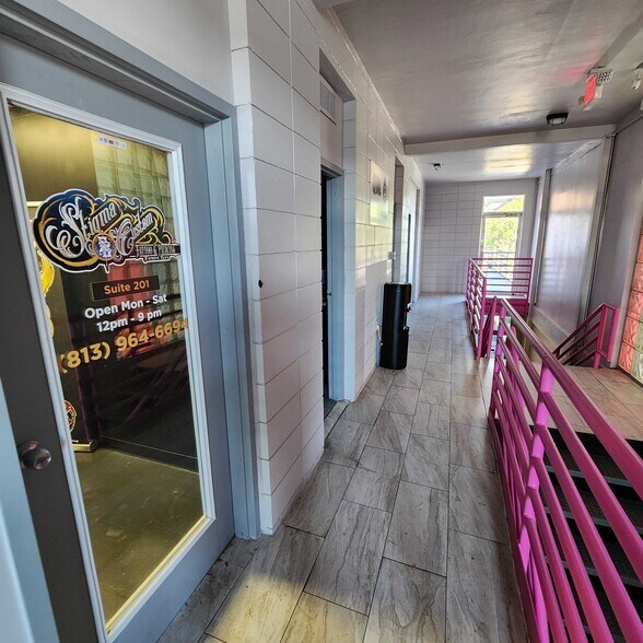 More Photos Of 1723 W Kennedy Blvd, Tampa Storefront Retail Office For Lease