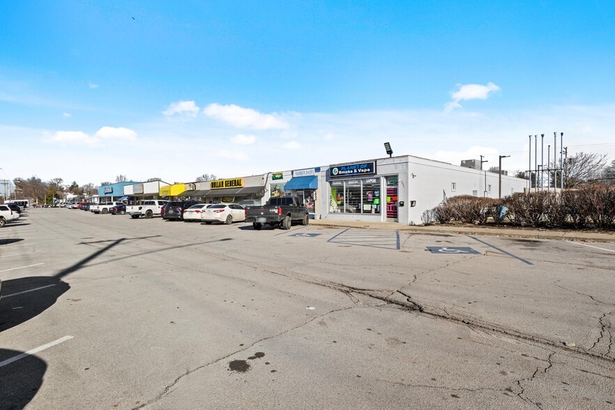 More Photos Of 1415-1419 Leestown Rd, Lexington General Retail For Sale