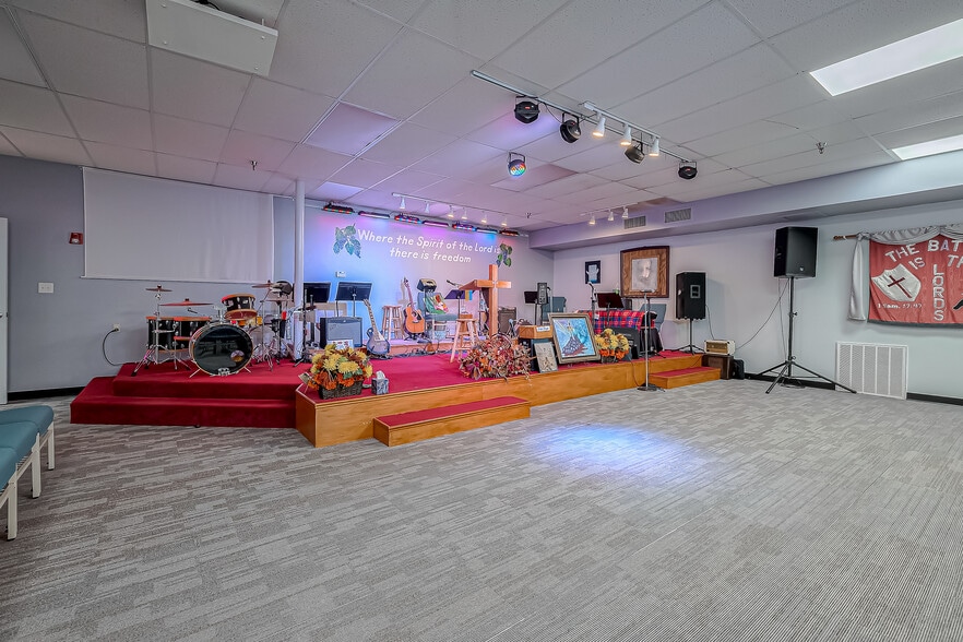 More Photos Of 1035 Fairmont Pky, Pasadena Religious Facility For Sale