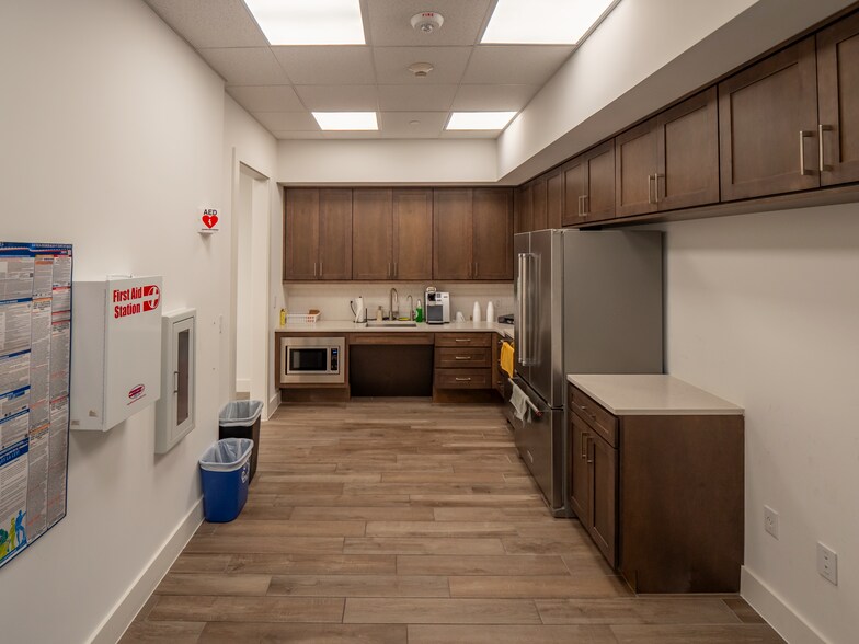 More Photos Of 10721 Research Blvd, Austin Storefront Retail Office For Lease