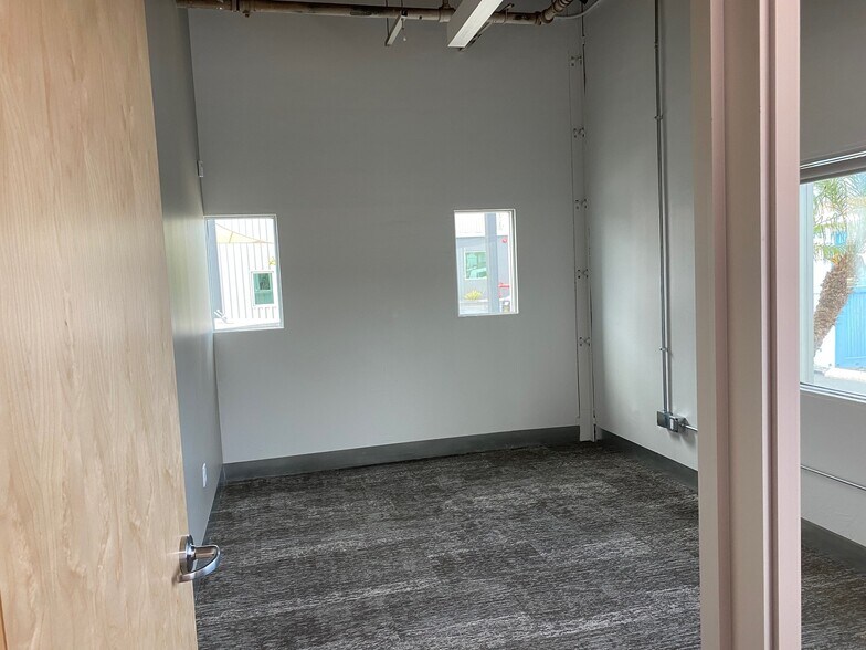 More Photos Of 1945 Placentia Ave, Costa Mesa Light Manufacturing For Lease