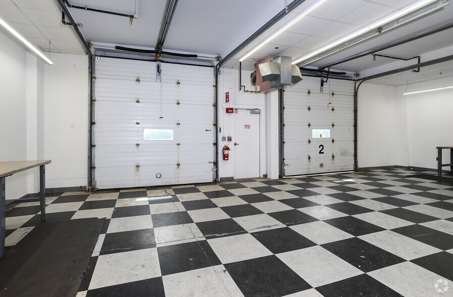 More Photos Of 300 Jubilee Dr, Peabody Manufacturing For Lease
