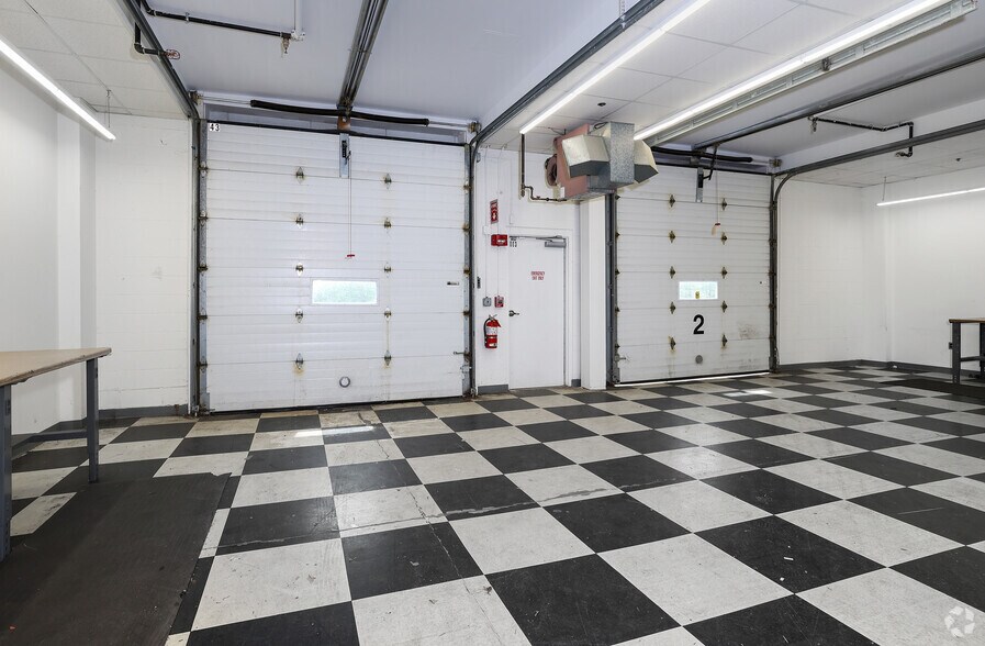 More Photos Of 300 Jubilee Dr, Peabody Manufacturing For Lease
