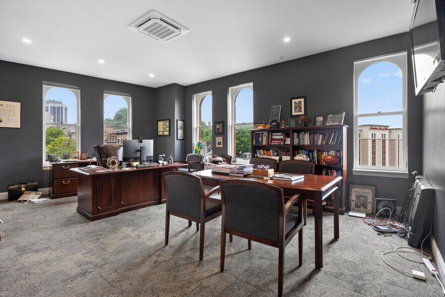 More Photos Of 76 N Pearl St, Albany Apartments For Lease