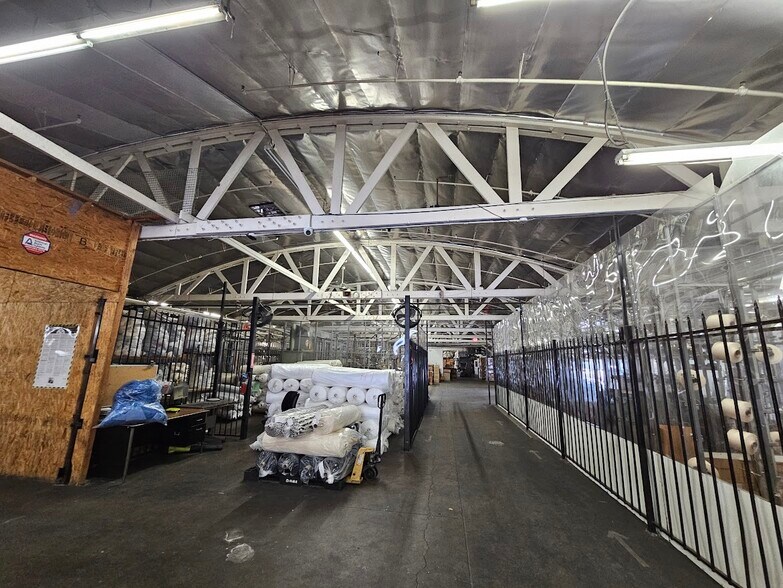 More Photos Of 1615 McGarry St, Los Angeles Warehouse For Lease