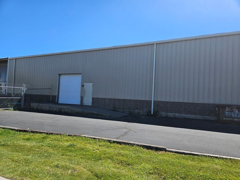 Primary Photo Of 273 SE 9th St, Bend Distribution For Lease