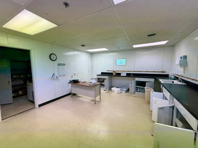 More Photos Of 4030 Gill Ave, Hampstead Research And Development For Sale