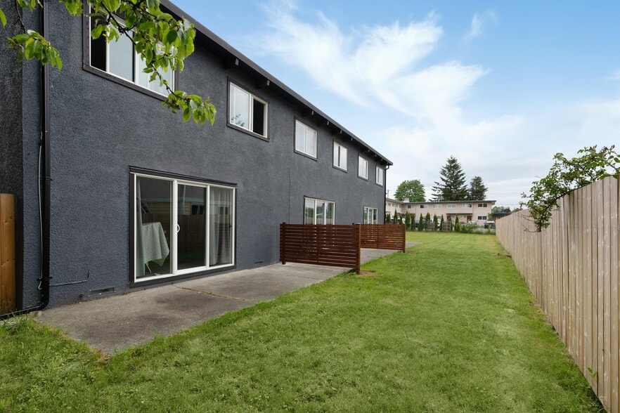 More Photos Of 470 Dogwood St, Campbell River Apartments For Sale