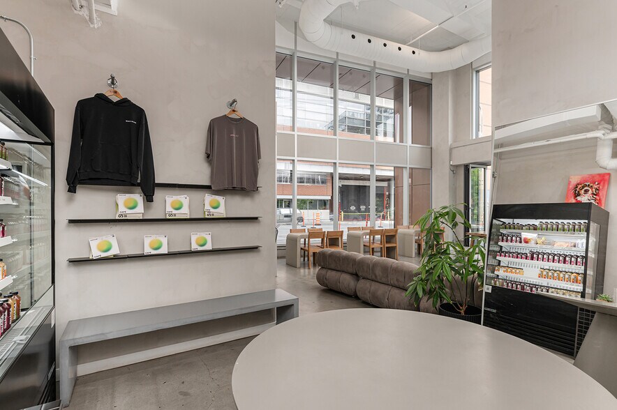 More Photos Of 1268 Rue Saint-Antoine O, Montréal Apartments For Sale